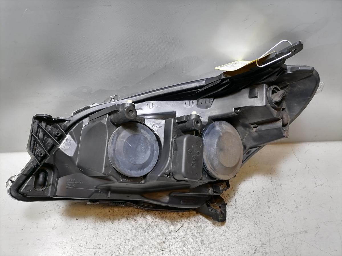Opel Astra H Scheinwerfer vorn rechts Halogen Schwarzer Hintergrund Bj.2006